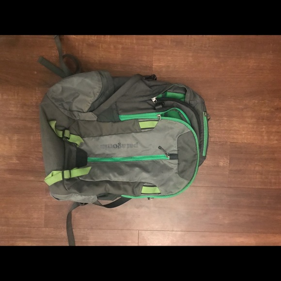 Patagonia Handbags - EUC green and grey Patagonia backpack